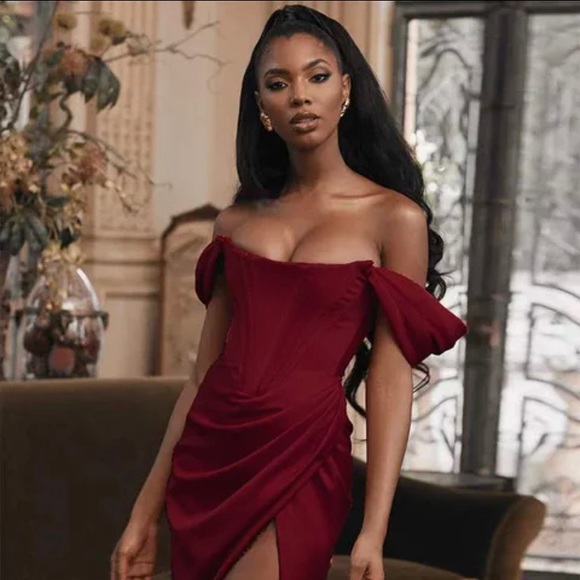 Czarina Bodycon Dress - Picture 1 of 3